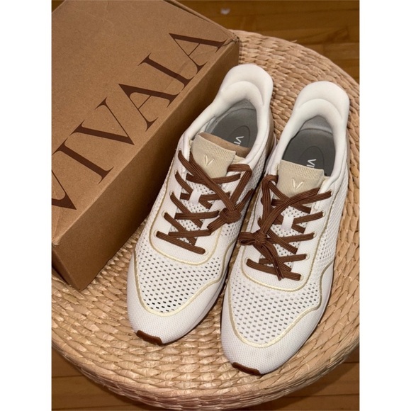 VIVAIA Unisex Mesh Slip-On Sneakers size Women's 11 men's 9.5